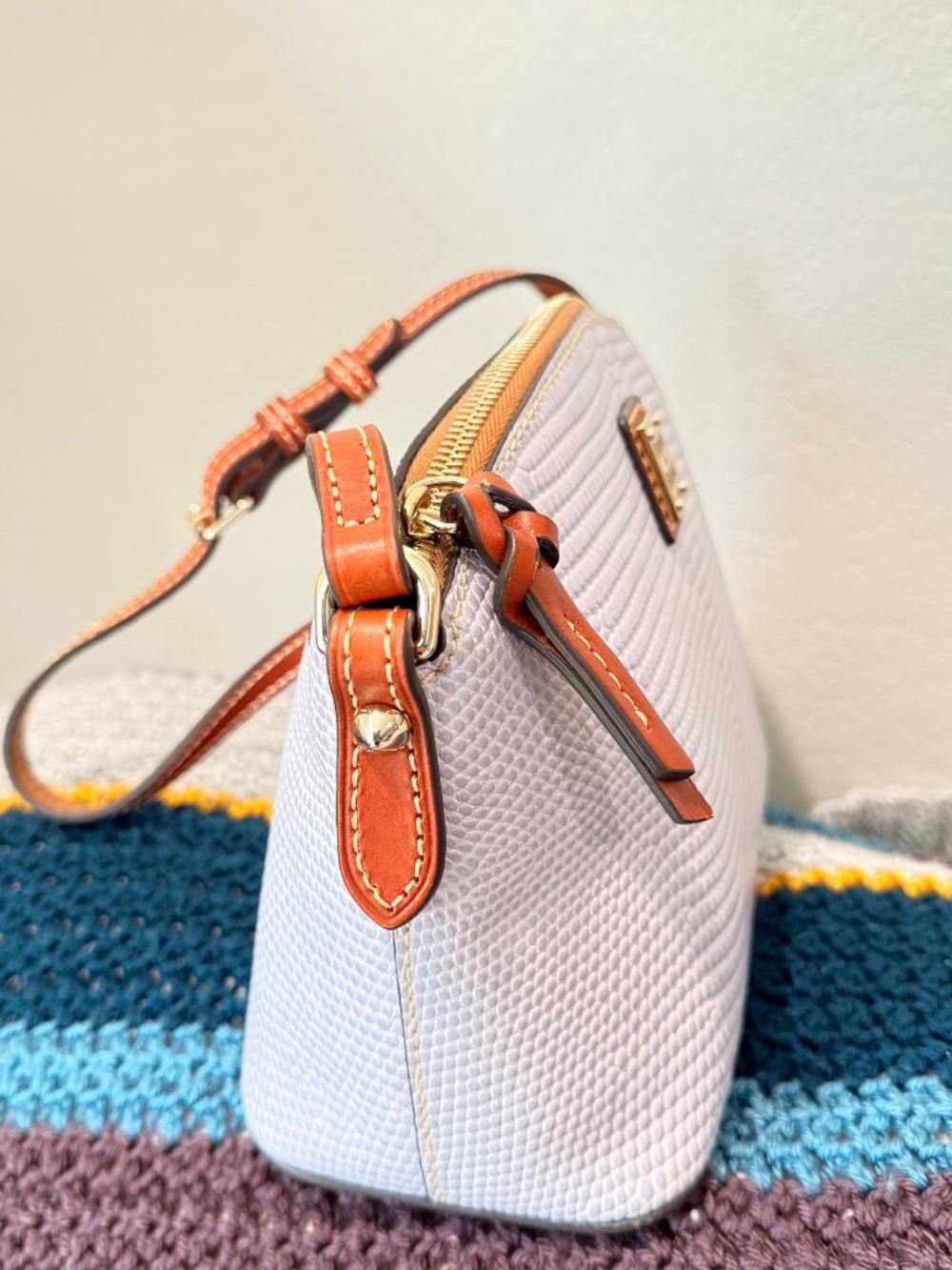 Dooney & Bourke Lilac Suki Leather Crossbody Bag. - Picture 5 of 7